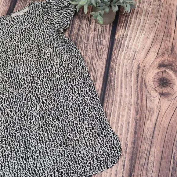 Ann Taylor LOFT Women's Short Cap Sleeve Black & White Print Top Size XS - Picture 8 of 10